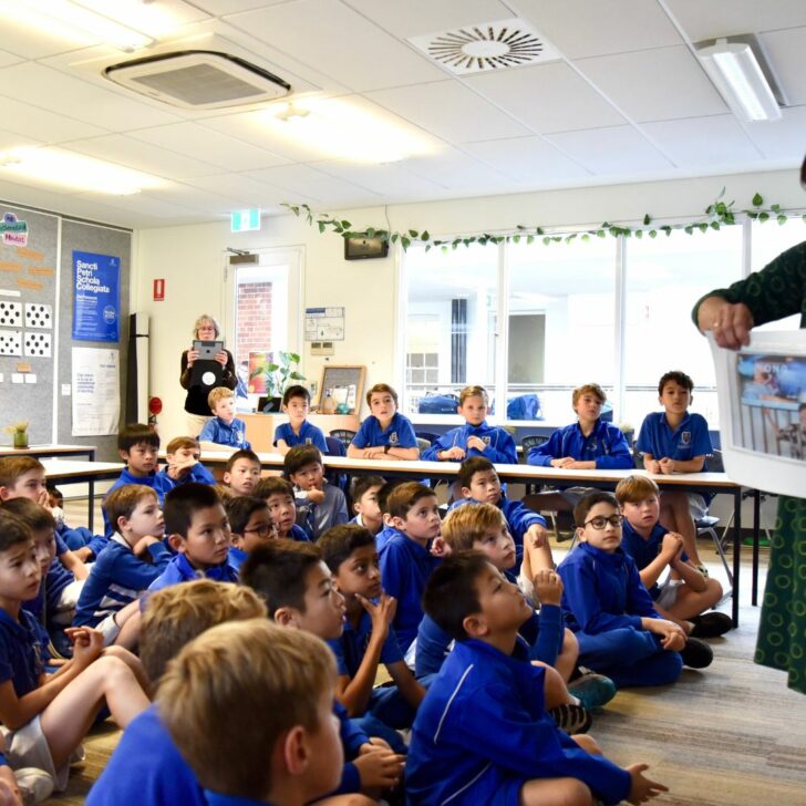 Janeen Brian sharing her writing process with Yr 4 students
